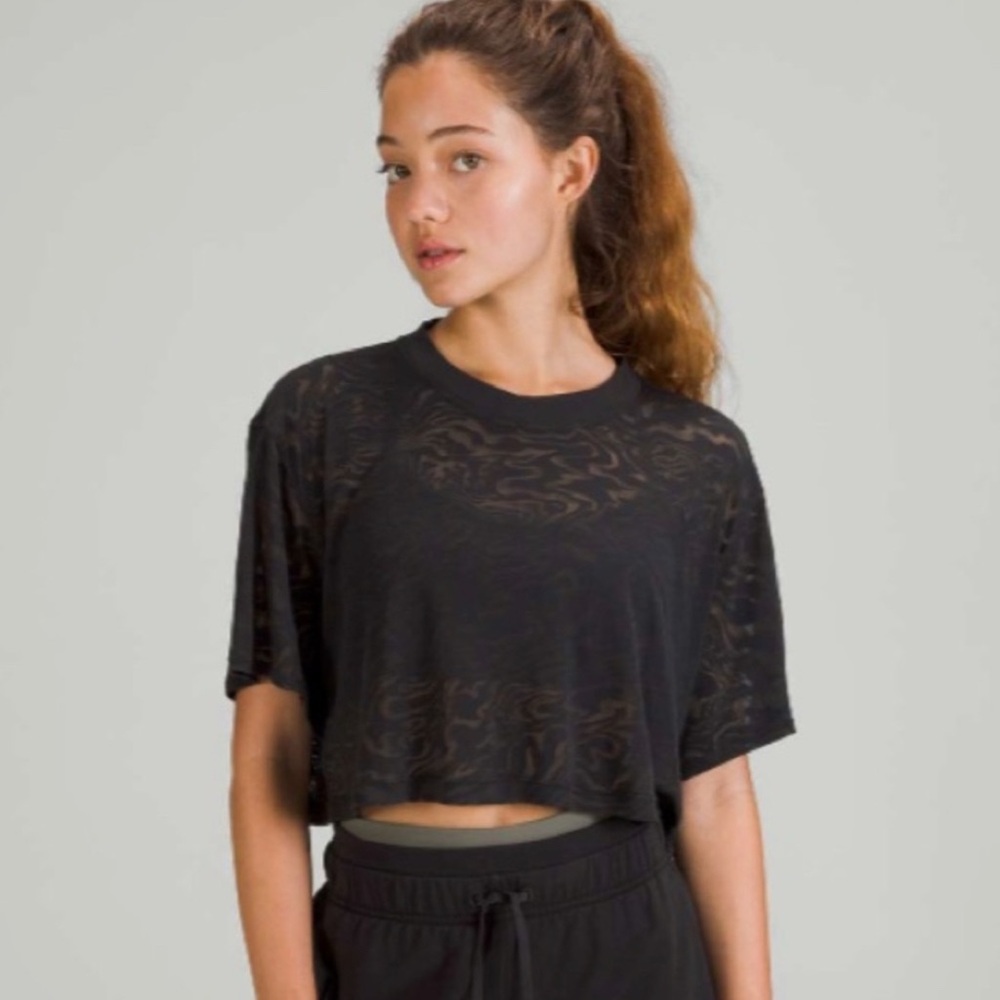 Lululemon Athletica Black Graphic Crop T-Shirt